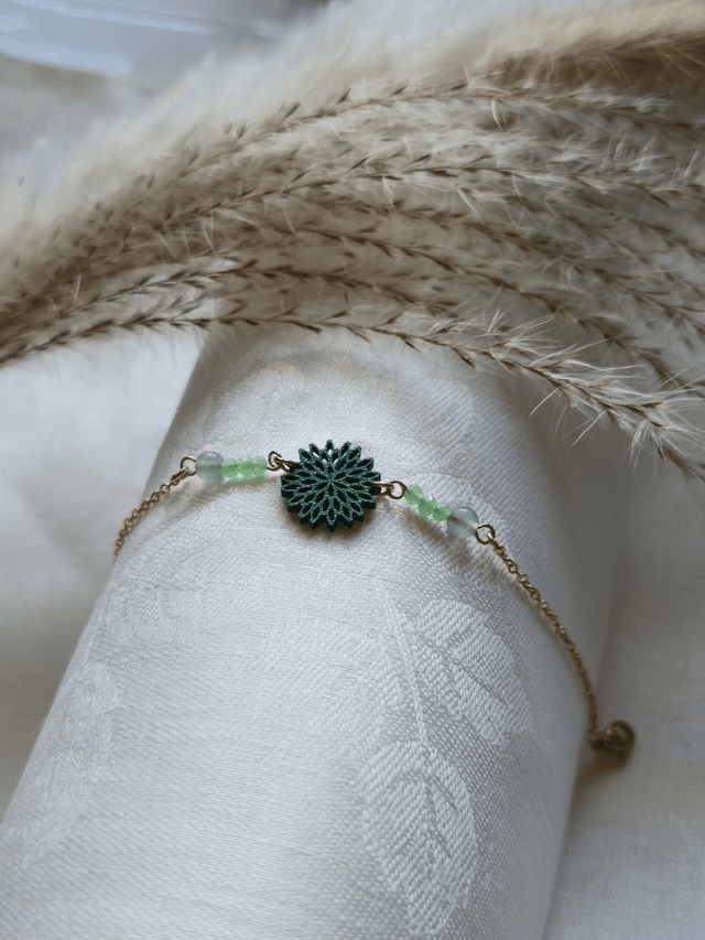 Bracelet &quot;Fleur d’Éclat&quot; - Vert métal &amp; Chaine couleur doré